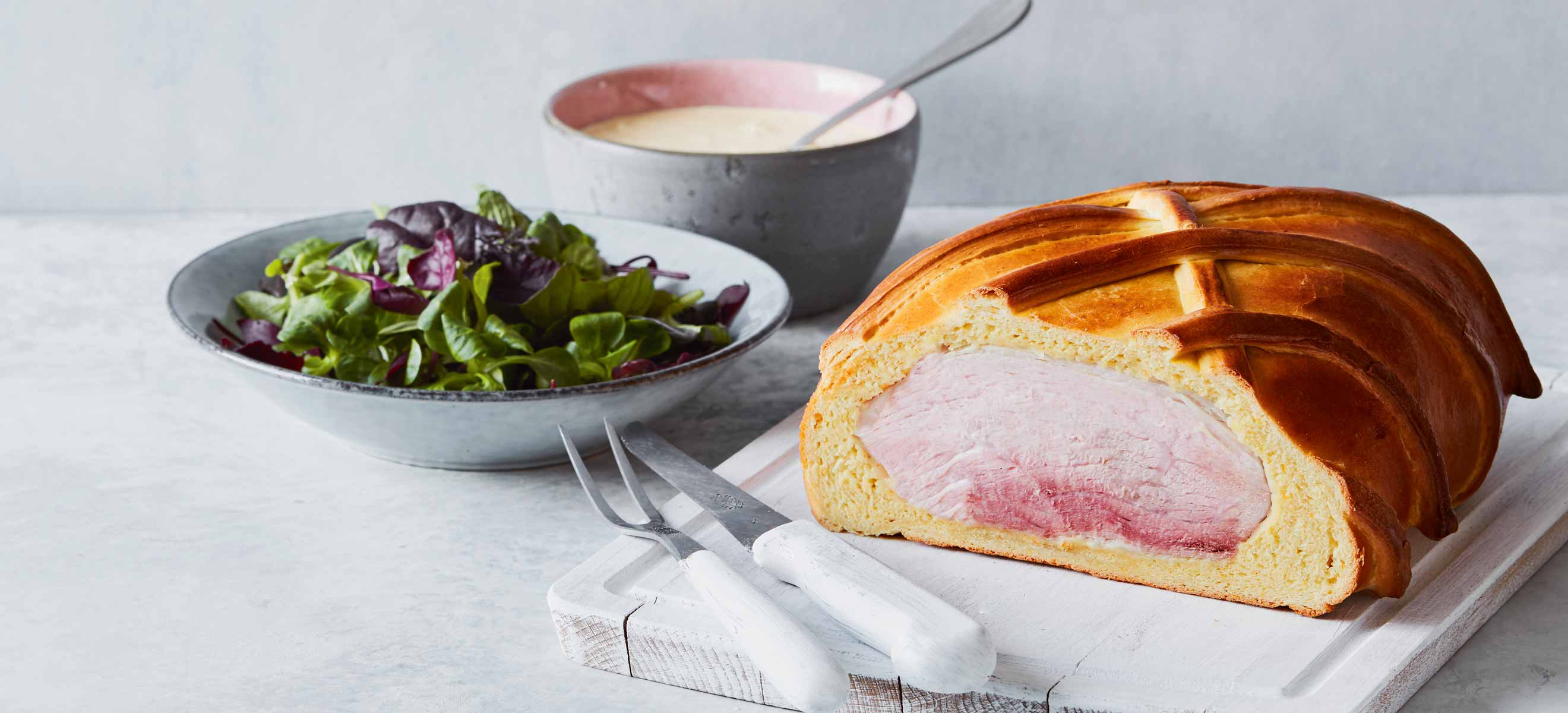 Schinken im Briocheteig mit Eier-Rahm-Kren - Falstaff