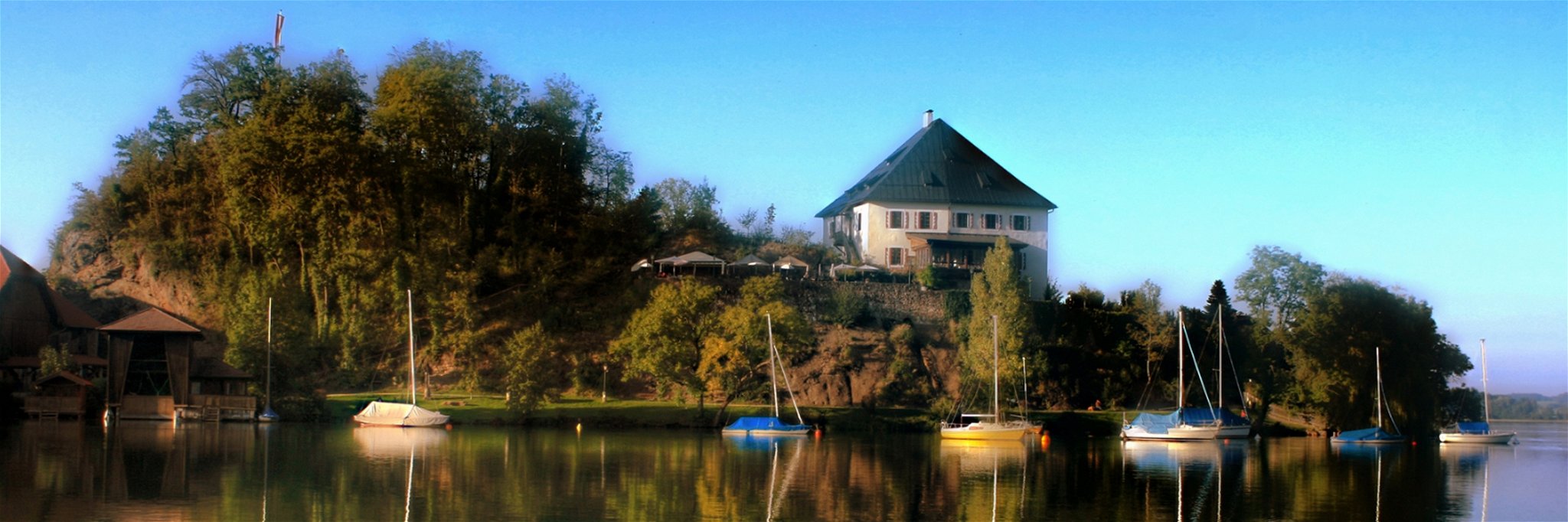 Das&nbsp;Schloss Mattsee punktet mit einer idyllischen Lage.