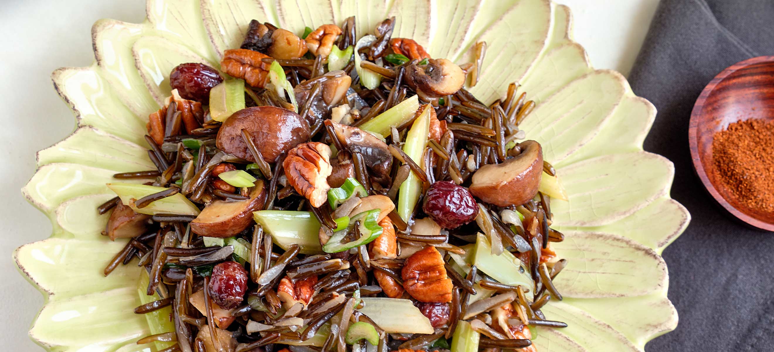 Wildreissalat mit Cranberrys und Pekannüssen - Falstaff