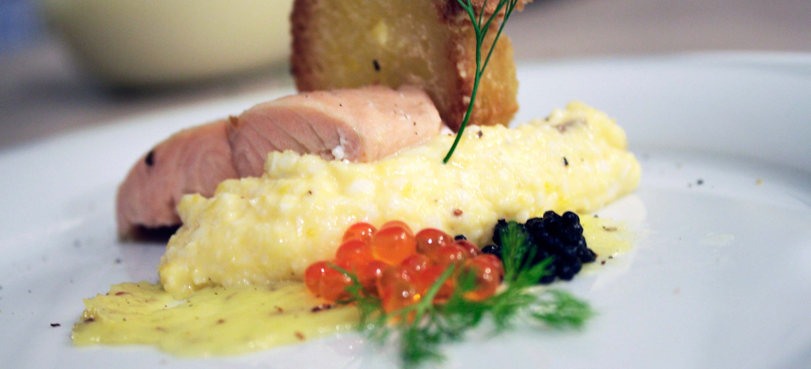 Pochierter Lachs, Russische Eier, Kaviar - Rezepte - Falstaff