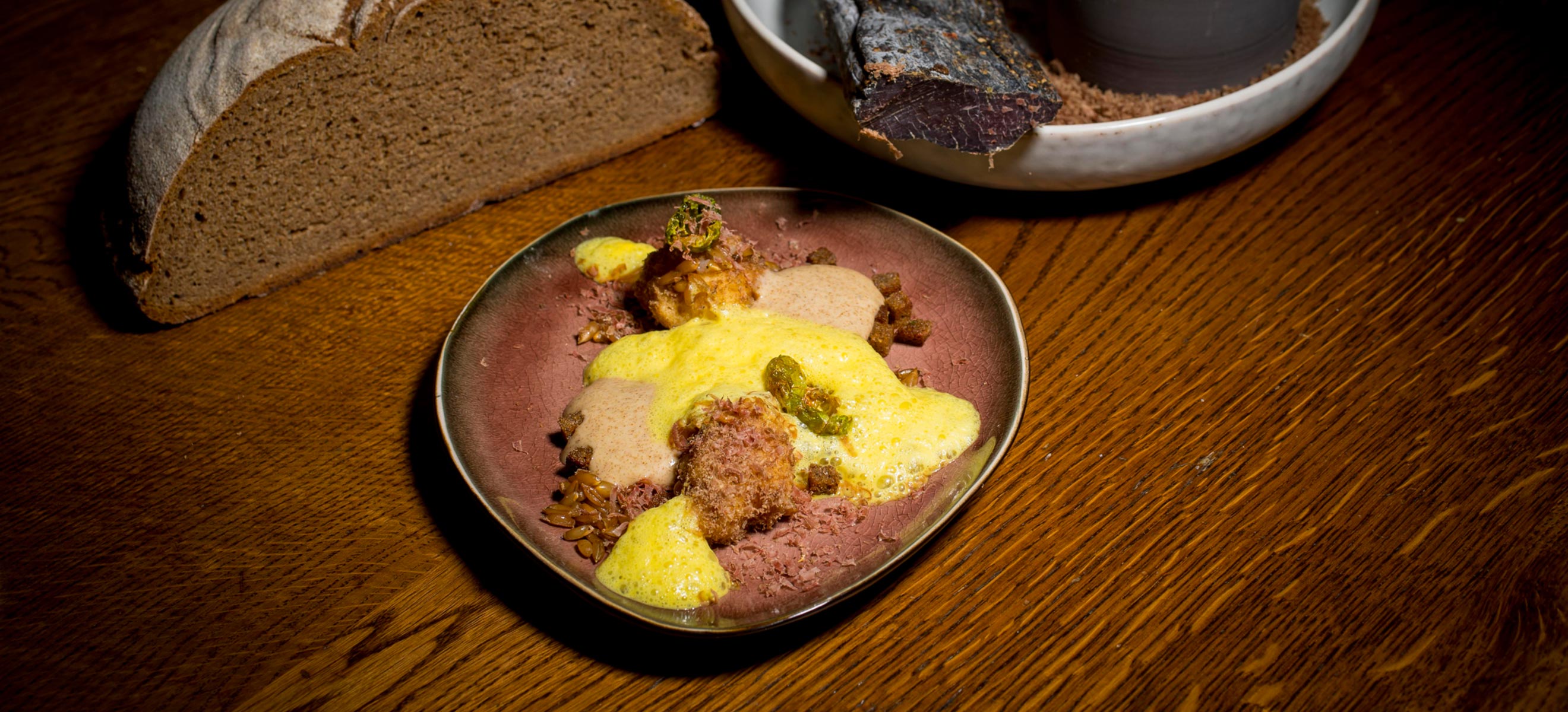 Pikante Topfenknödel mit Tauernroggen-Brotsauce und Hirsch - Rezepte ...