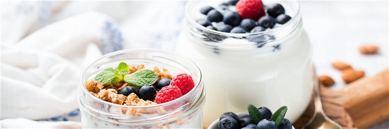 Unter anderem Joghurt kann dabei helfen, das Immunsystem zu stärken.