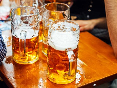 Der Preis für eine Maß Bier auf der Wiesn hat sich seit 2004 verdoppelt.