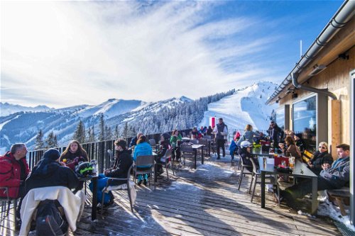 Terrasse der Schmiedhofalm auf der Schmittenhöhe | Skihütte in Zell am See-Kaprun