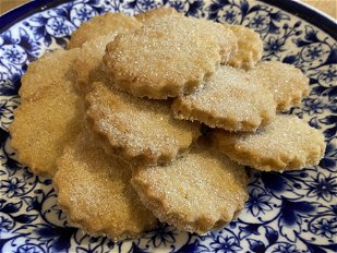 Finished with vanilla sugar, these biscuits make the perfect accompaniment to a cup of English Breakfast or Earl Grey tea.