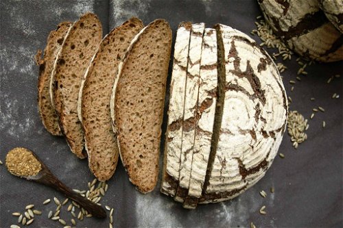Der «Züri Brot»-Klassiker: Roggensauerteigbrot mit Koriander, Fenchel und Kümmel