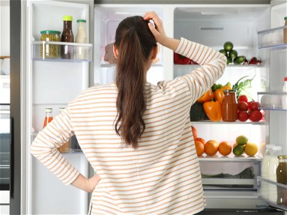 Die richtige Ordnung in den Kühlschrank zu bringen ist keine Wissenschaft – einige Dinge sollte man dennoch beachten.