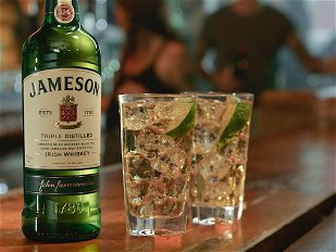 Jameson, Ginger Ale &amp; Lime: Must-Drink am St. Patrick’s Day 2023.