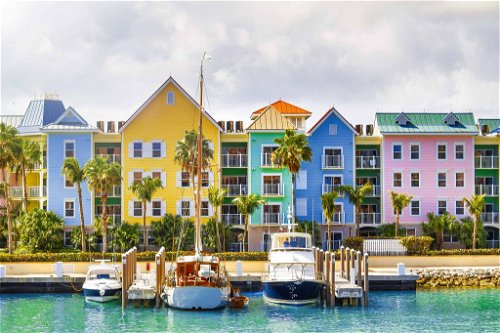 Pastellfarbene Häuser gehören zum besonderen Flair der Inselhauptstadt Nassau. 