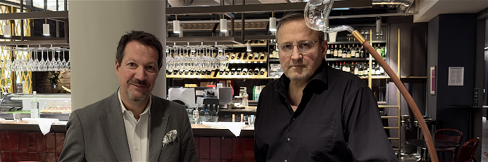 Sommelier Hagen Hoppenstedt (links) und Whisky-Experte Mike Labs präsentierten erlesene Whiskys.