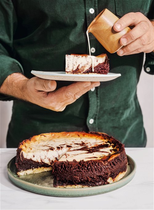 New York Chocolate Brownie Cheesecake.