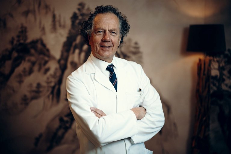 Prim. Dr. Bruno Prahmsohler ist im »Health Retreat Bleib Berg« Experte für Schlaf.