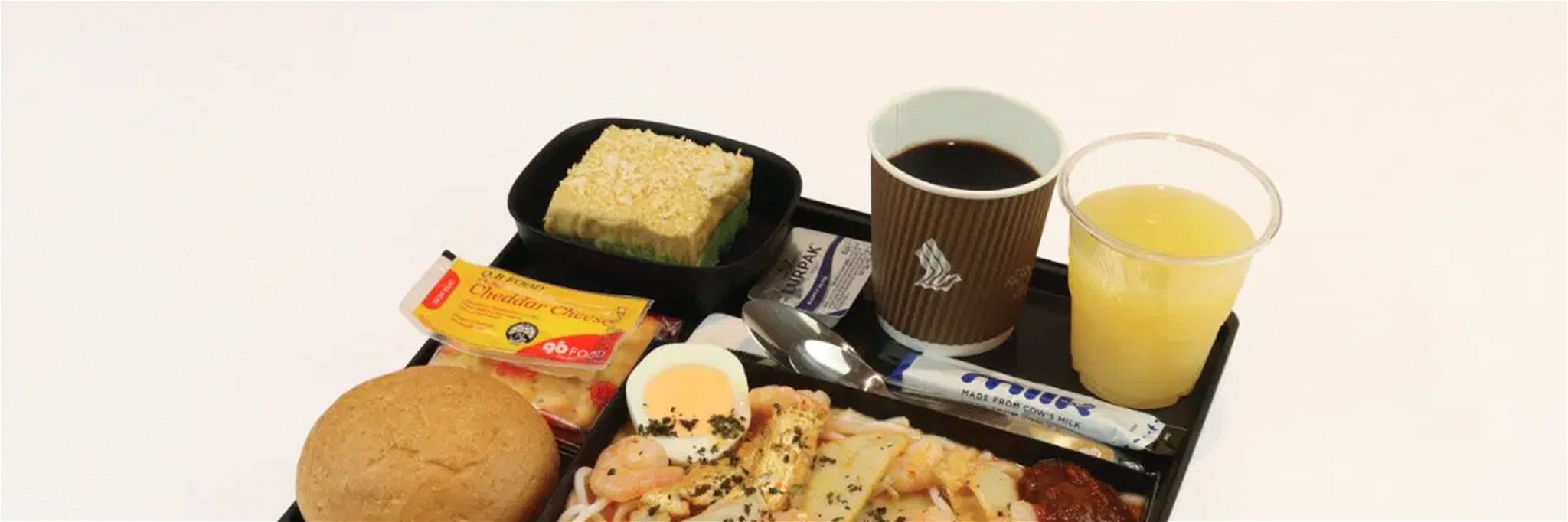 Paper-based serviceware by Singapore Airlines