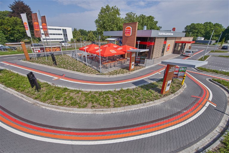 Burger King hat rund 750 Restaurants in Deutschland, von denen circa 630 von unabhängigen Franchisenehmern geführt werden. 