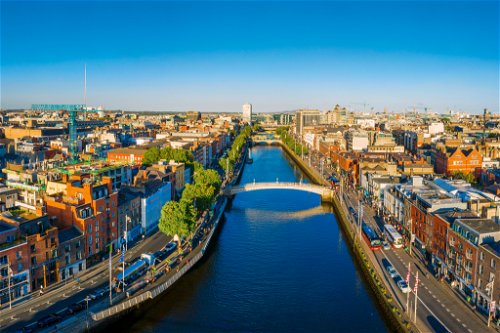 Die Southside ist der elegantere Teil von Dublin, während man im Norden kreative und Szene-Viertel kennenlernt.