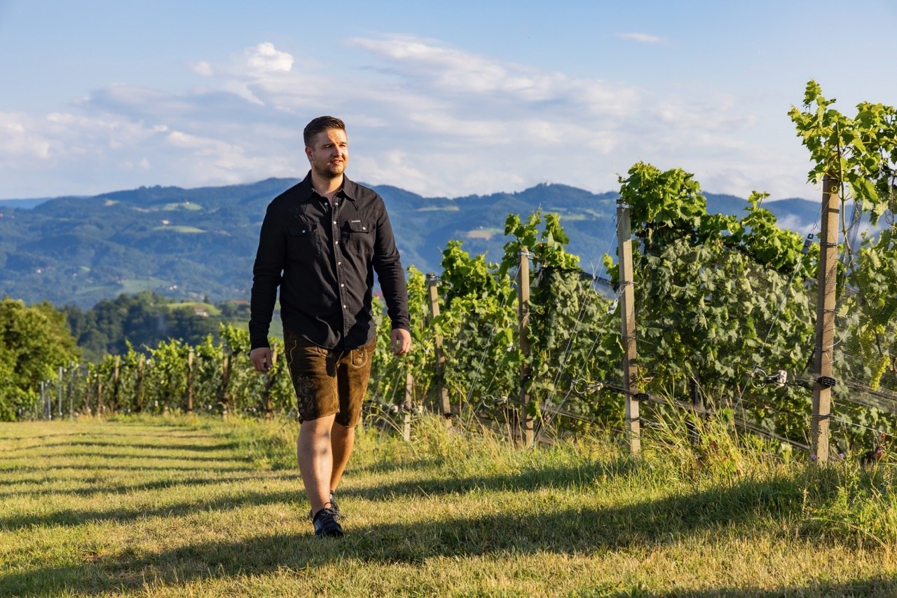 »Die Vielseitigkeit macht die Region Steiermark sehr spannend, weil der Boden den Sauvignon Blanc Charakter durchaus beeinflusst«, meint Florian Lieleg.