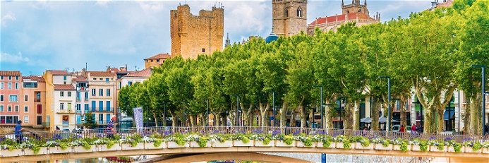 Narbonne ist eine wahre Perle in Südfrankreich: geprägt vom Kanal, den altertümlichen Bauten und der reichen Geschichte, die bis in die Römerzeit zurückreicht.