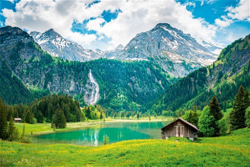 Der Lauenensee ist nur eines von vielen Naturschauspielen in der Region von Gstaad. Die Rundwanderung um das Gewässer dauert rund 50 Minuten.