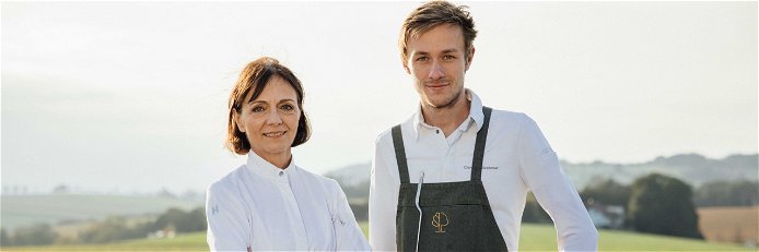 Seit 1990 kocht Elisabeth Grabmer im Restaurant »Waldschänke« in Grieskirchen. Seit 2016, arbeitet Clemens als Chefkoch im Familienbetrieb.