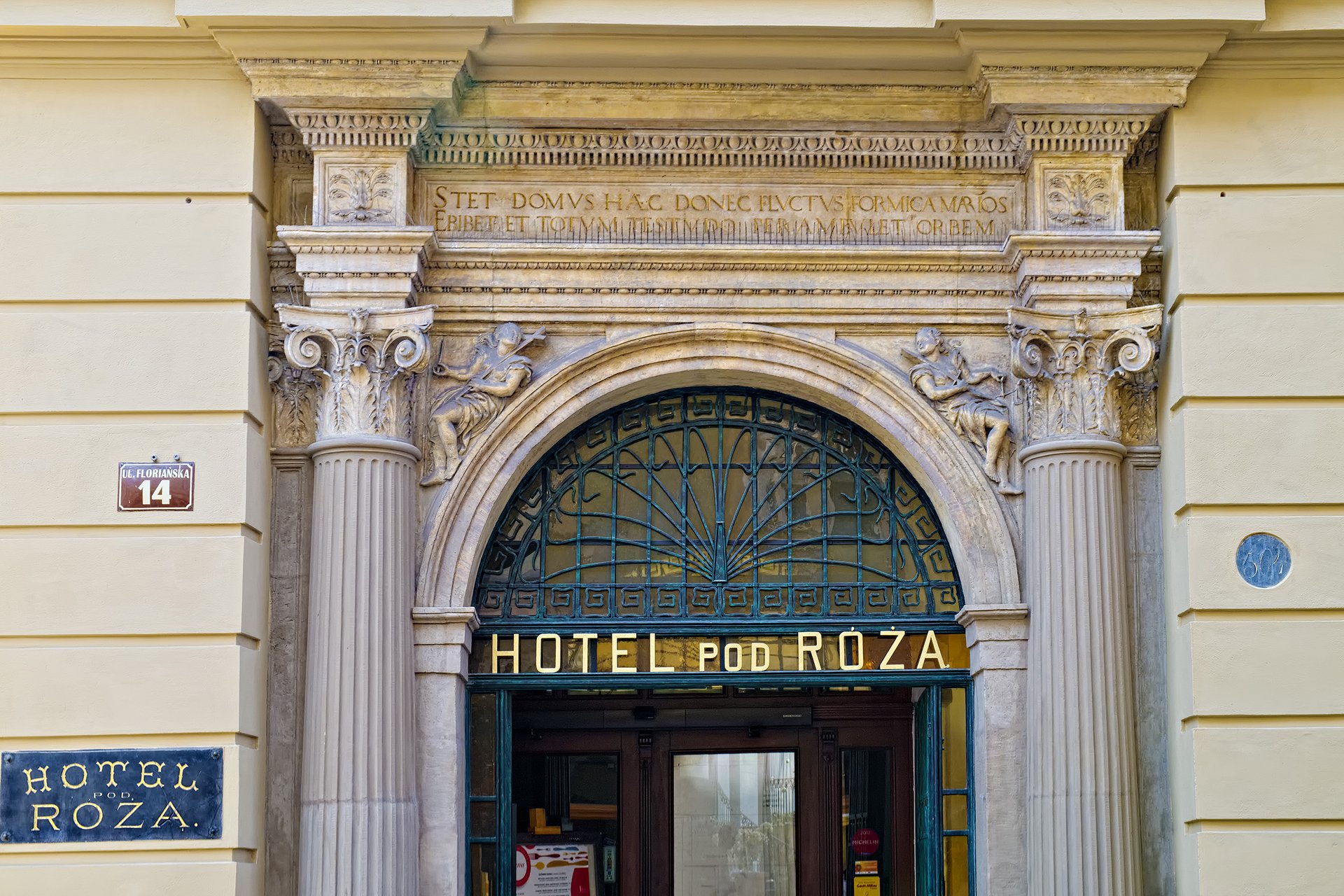 Hotel and restaurant Pod Roza.