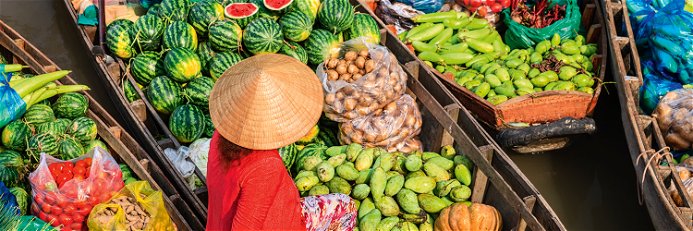 Ob am berühmten »Floating Market« in Bangkok oder auf einem der unzähligen anderen Märkte: Frisches Obst und Gemüse sind in Thailand allgegenwärtig und essenzieller Bestandteil der kulinarischen Kultur.