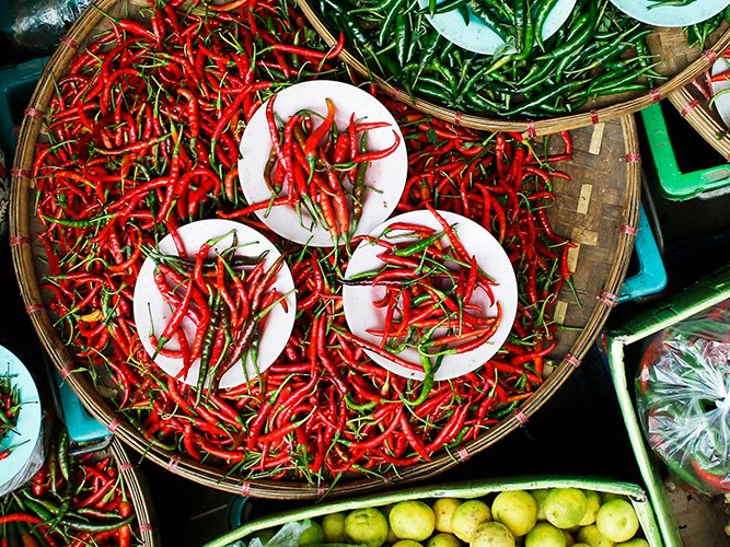 Wie in ganz Indochina findet auch in Vietnam das gastronomische Leben zu einem Großteil unter freiem Himmel statt.