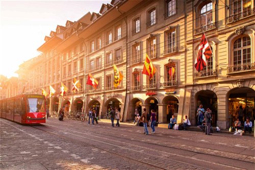 Die Arkaden mit ihren unzähligen Einkaufsmöglichkeiten sind charakteristisch für die Berner Altstadt.
