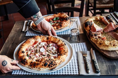«Napulé»: Raffaele Tromiro sorgt mit seinen Pizzakreationen schon lange für Furore am Zürichsee.