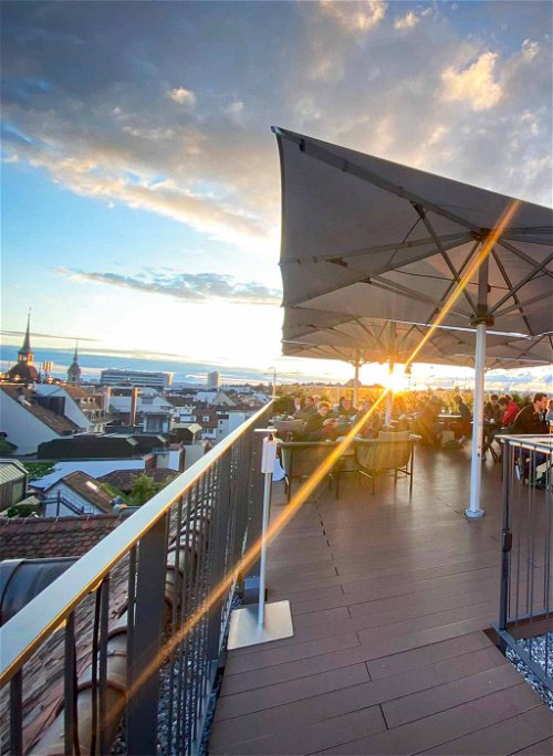 Die «Attika Rooftop Bar» bietet einen spektakulären Ausblick.