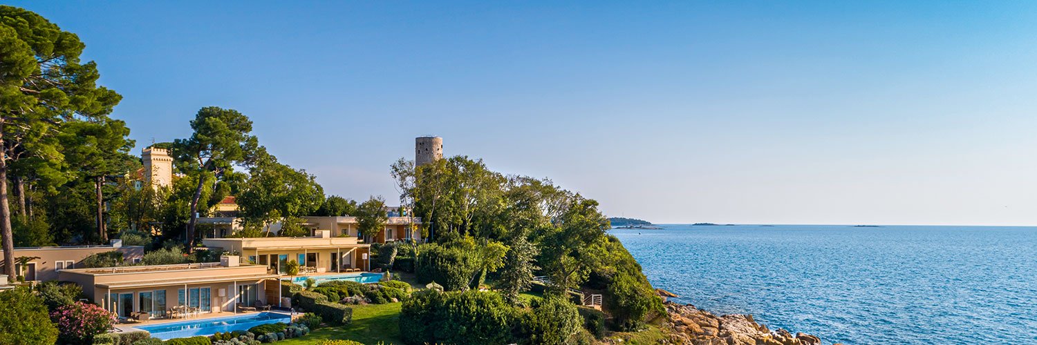 Urlaubsparadies. Nur die Sonne liefert die Energie für den Strom im prächtigen »Isabella Valamar Collection Island Resort« auf der Insel  Sveti Nikola vor Poreč.