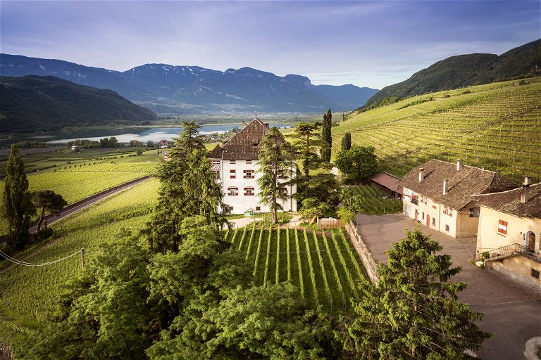 Am Weingut von Elena Walch, der Grand Dame des Südtiroler Weins, hat mittlerweile ein erfolgreicher Generationswechsel stattgefunden.