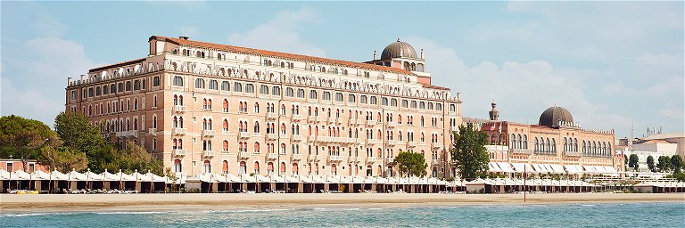 Das Luxusresort mit dem einzigen Privatstrand in Venedig serviert die berühmte Pizza! 