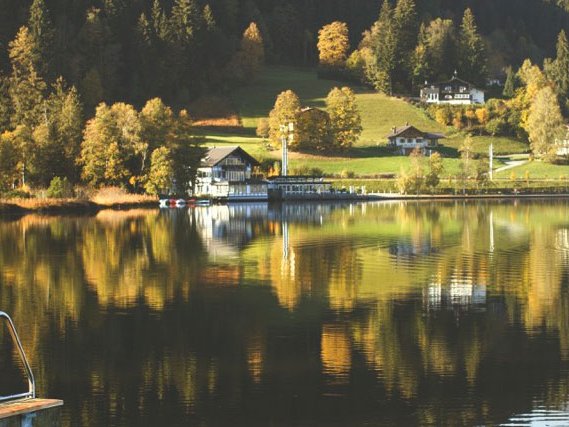 Idyllische Natur findet man am Kitzbüheler Schwarzsee.