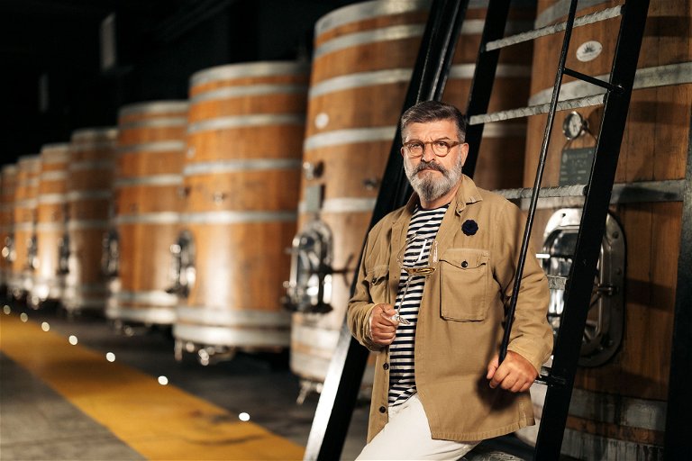 Kein Winzer hat die Naturweinszene in den letzten Jahren so geprägt wie Mladen Rožanić. Mit maximalem Wissen bringt er Weine mit minimalem Eingriff in die Flasche.