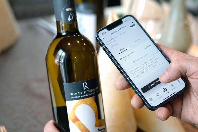 Wein-NFT von vinID: Mit einem eigenen NFC-Tag am Flaschenhals können per Smartphone die Echtheit überprüft und weitere Infos abgerufen werden.