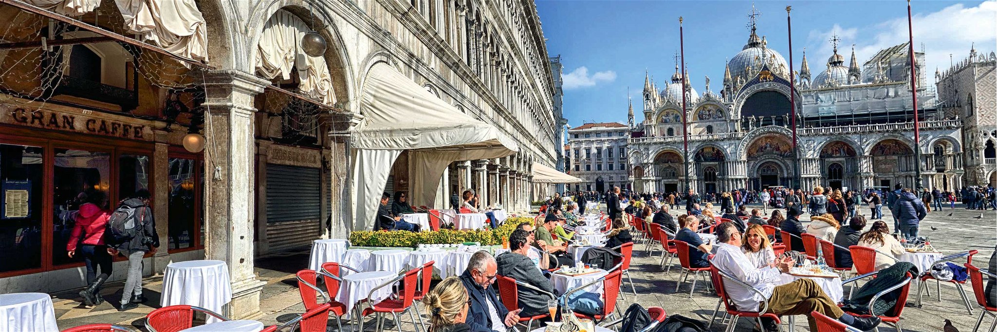 Das »Gran Caffé Quadri« auf dem Markusplatz ist eines der ältesten Lokale Italiens. Sein Betrieb wurde bereits 1775 aufgenommen.