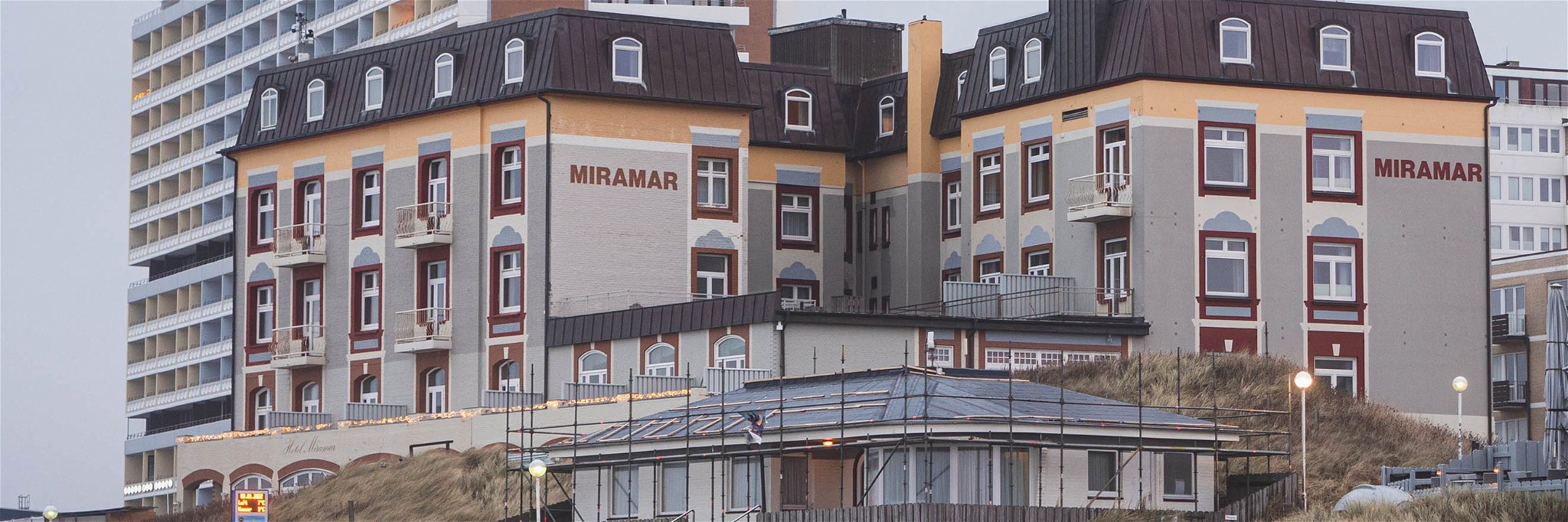 Das berühmte Hotel Miramar in Westerland liegt direkt am Strand.