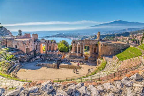 Schon die alten Griechen sorgten in Taormina für mächtig viel Theater. Doch der Bau, den man heute sieht, entstand unter römischer Herrschaft – und zwar als Arena für Gladiatoren- und Tierkämpfe.