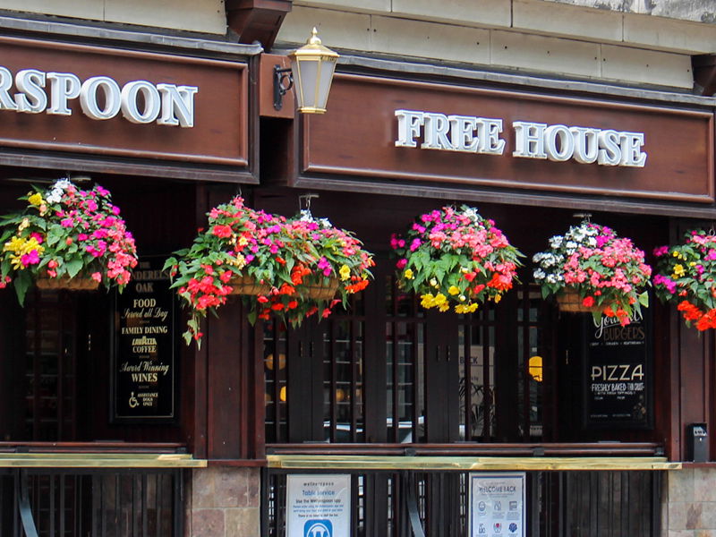 The Penderel's Oak,a Wetherspoon's pub in High Holborn, London