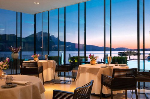 Sternekoch Patrick Mahler und sein Team bieten im Restaurant «focus Atelier» nicht nur einen atemberaubenden Blick auf den See und exzellenten Service, sondern auch geistreiche Zwei-Sterne-Küche mit ausdrucksstarken Aromen. 