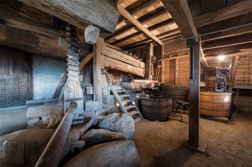 Wein machen wie vor rund 400 Jahren: Die alte Baumpresse im Schlossgut Bachtobel kommt immer noch jährlich zum Einsatz. 