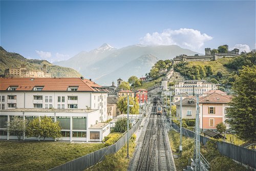 Im Bahnhof der hübschen Tessiner Hauptstadt Bellinzona legt der Treno Gottardo einen Zwischenhalt ein.