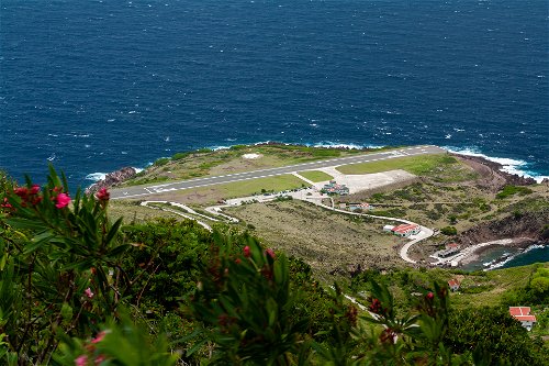 Airport, on island of Saba, only 400 metres long.