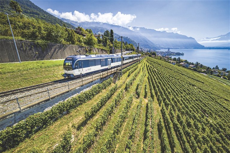 Die Strecke der Montreux-Berner Oberland-Bahn führt von den Weinbergen am Ufer des Genfersees ins alpine Berner Oberland.