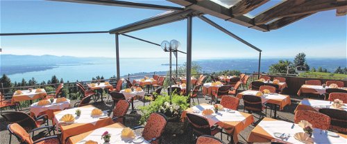 Das Hotelrestaurant »Schönblick« bietet eine sensationelle Aussicht vom Pfänder auf den Bodensee.