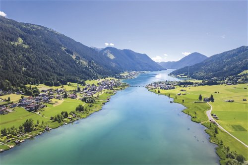Wie gemalt: Der Weißensee im Südwesten Kärntens ist dank seines kristallklaren Wassers eine beliebte Urlaubsdestination.