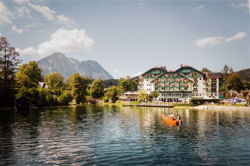 The four-star superior hotel "Seevilla" in Altaussee is located directly on the water. The culinary delights are also well catered for here.