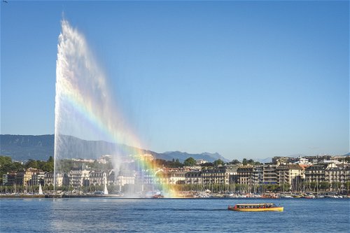 Der Jet d’eau mit seinem bis zu 140 Meter hohen Wasserstrahl ist das Wahrzeichen der Stadt Genf.
