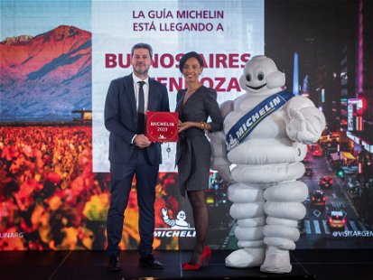 Matías Lamen, Minister für Tourismus und Sport von Argentinien, und Elisabeth BOUCHER-ANSELIN, derzeitige Kommunikationsdirektorin von Michelin Experiences. 