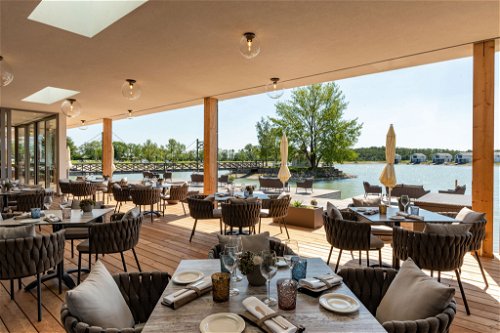 Luxurious residences: In charming bungalows in Burgenland country house style, you can enjoy high-quality culinary delights at the "Villa Vita".